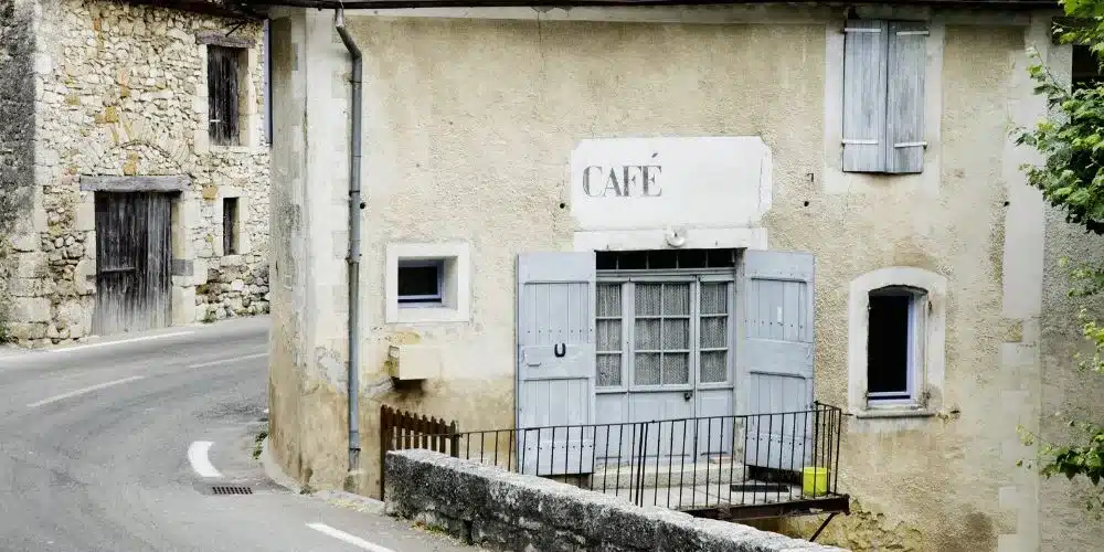You are currently viewing Café de village à reprendre : une opportunité en or pour redynamiser les territoires ruraux